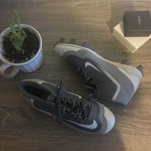 Nike women’s softball Cleats